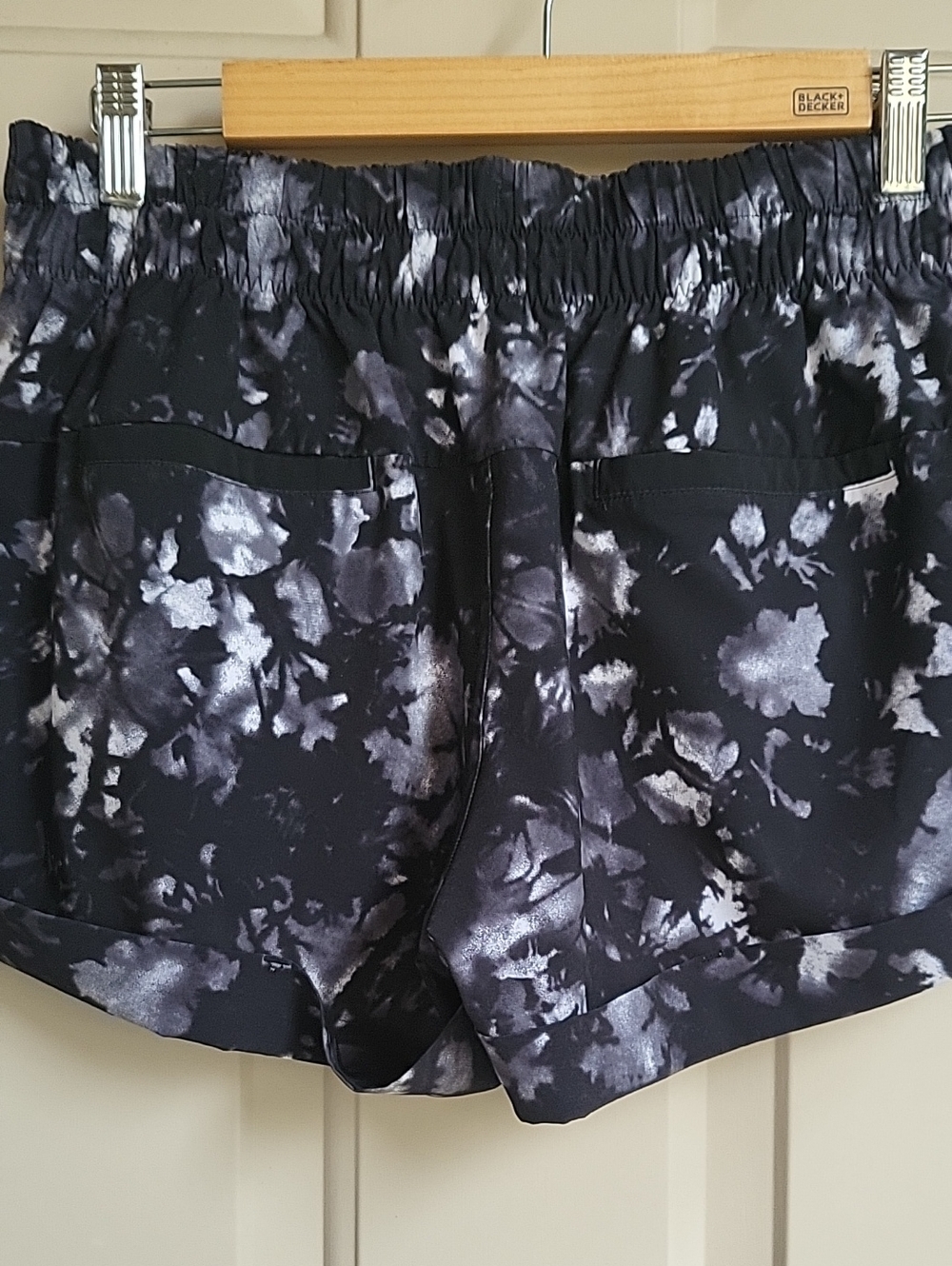 lululemon athletica Black and White Tie-Dye Athletic Shorts - Picture 3 of 12